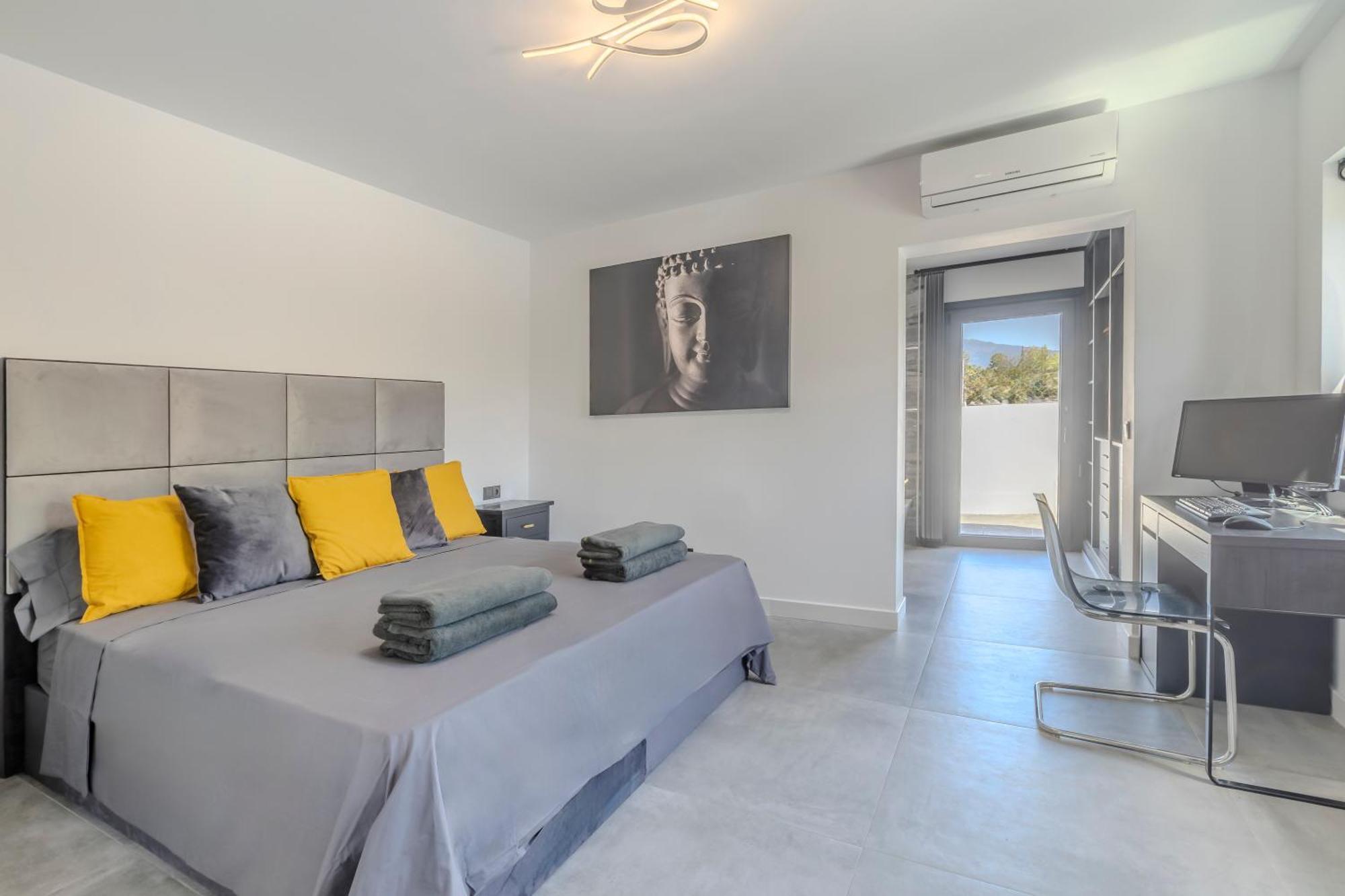 Luxury Amazing Location Villa